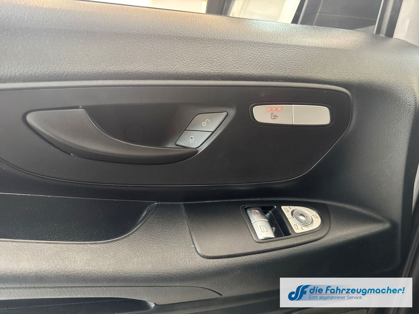 Fahrzeugabbildung Mercedes-Benz Vito Tourer 119 CDI 4x4 lang Navi LED Blendfrei