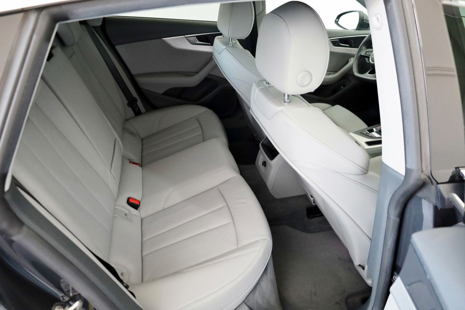 Fahrzeugabbildung Audi A5 40 TFSI SB  Leder,Navi,LED,SH,Paket Parken
