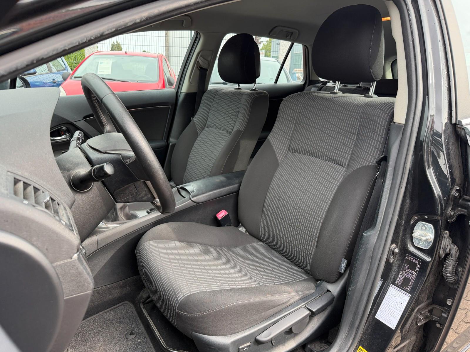 Toyota Avensis 2011 — photo 5