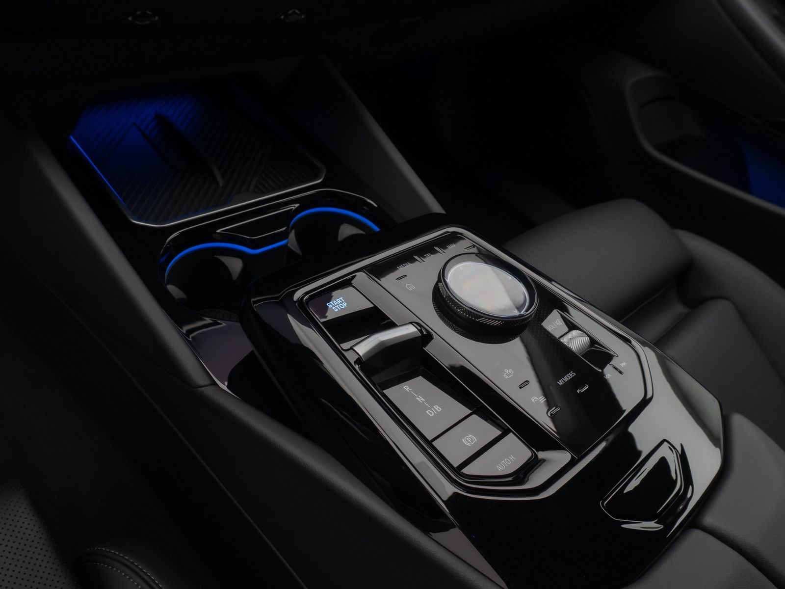 Fahrzeugabbildung BMW i5 eD40 360°HUD DAB B&W ACC 4xKlima Sport 19Zoll