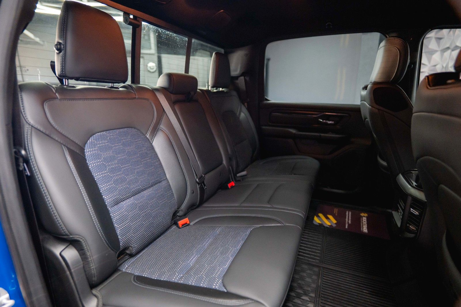 Fahrzeugabbildung Dodge RAM 5.7 V8 HEMI 4x4 Built to Serve AXLE LOCK LED