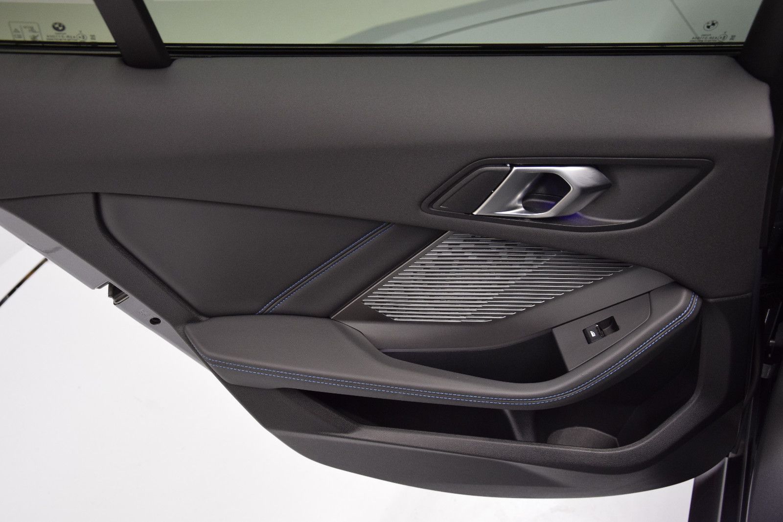 Fahrzeugabbildung BMW 120i M Sport Panorama Alcantara AHK Kamera DSC