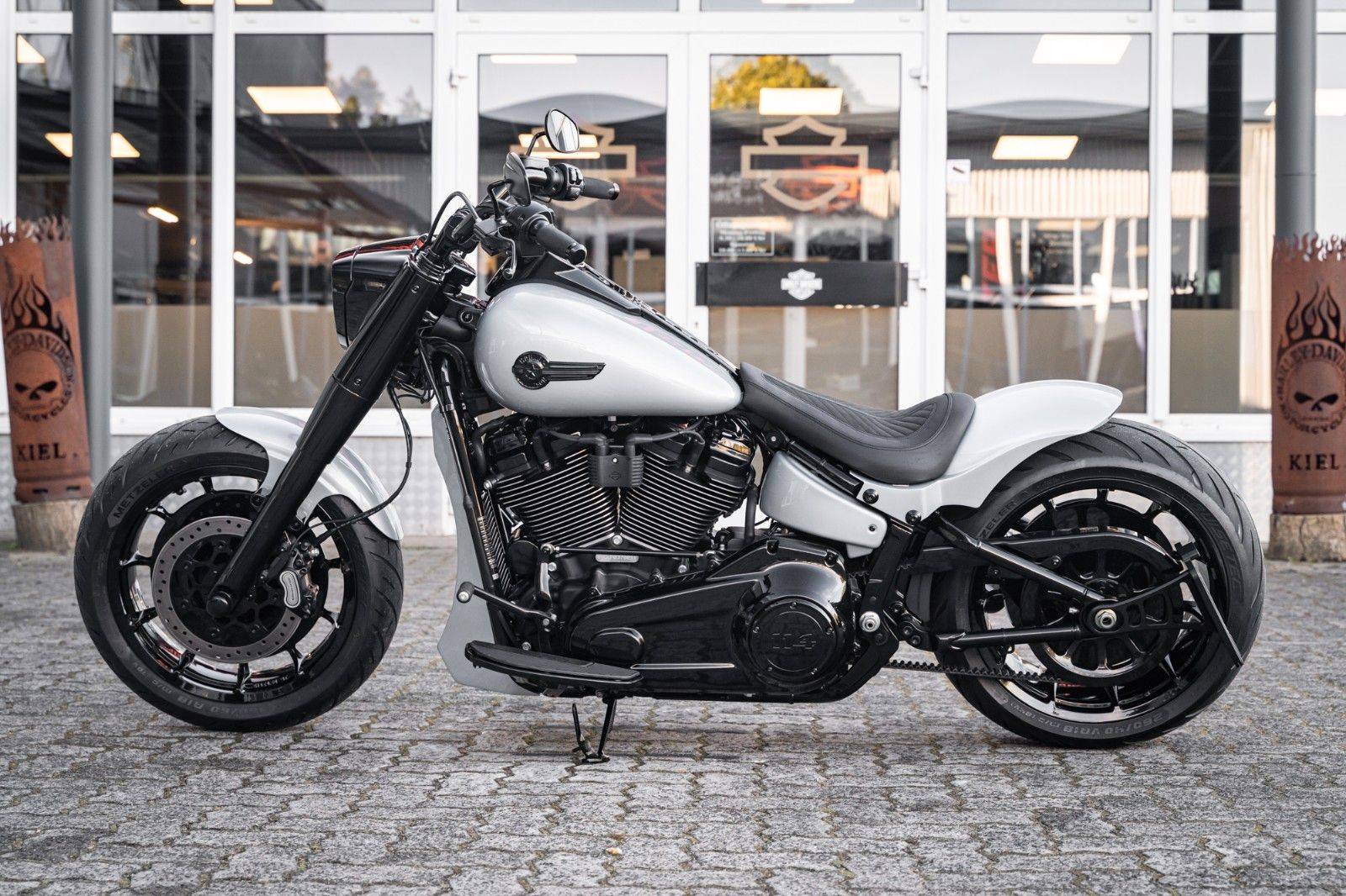 Fahrzeugabbildung Harley-Davidson SILVER DARK FAT BOY FLFBS 114 MY24 - JEKILL&HYDE