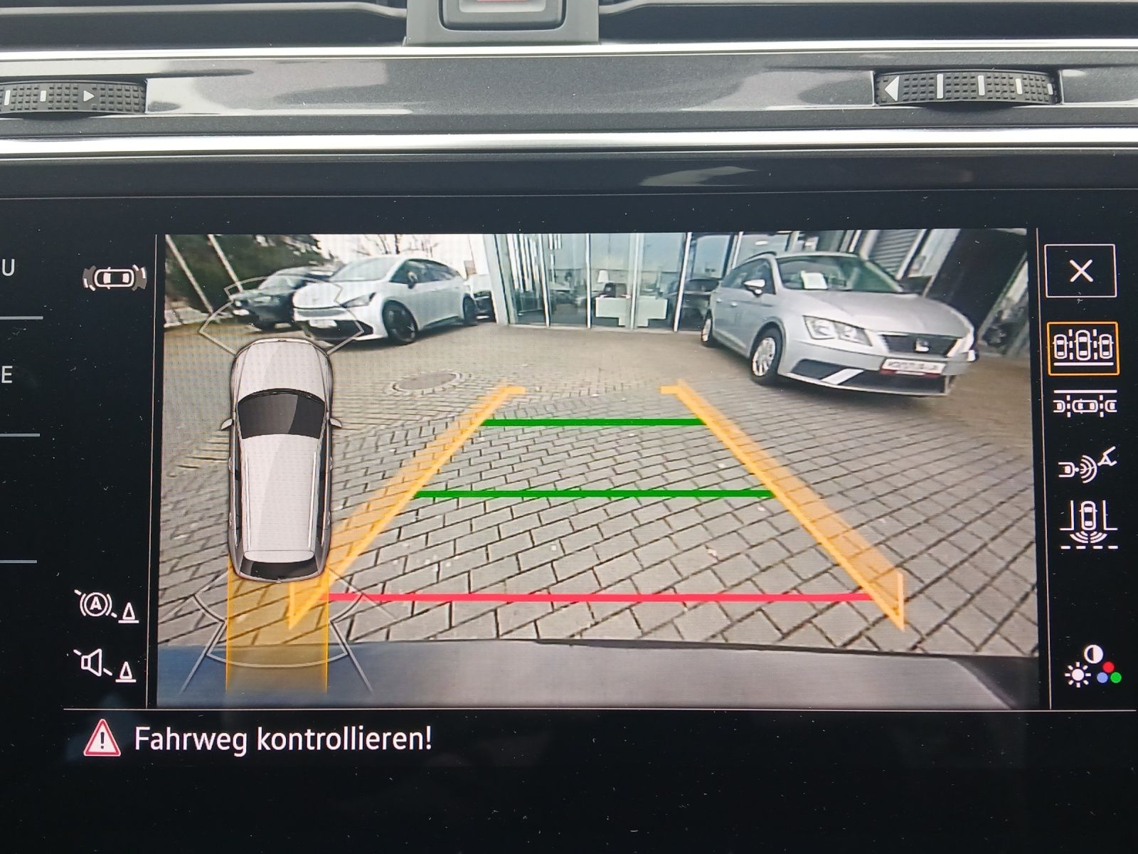 Fahrzeugabbildung Volkswagen Tiguan Allspace TSI R-Line DSG 4M Matrix AHK Nav