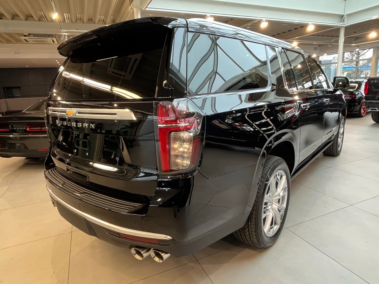 Fahrzeugabbildung Chevrolet Suburban High Country 6.2 *AHK*Pano*360°