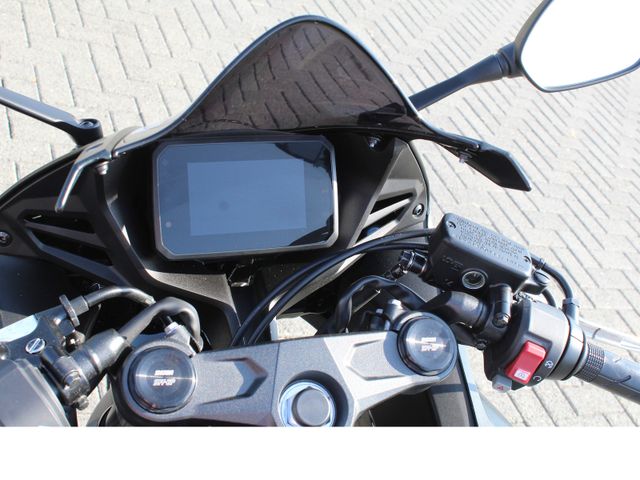 Honda CBR650R e-Clutch