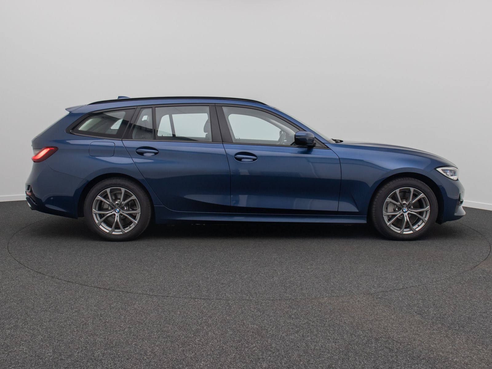 Fahrzeugabbildung BMW 330e  Sport Line Kamera DAB Laser HUD H/K Alarm