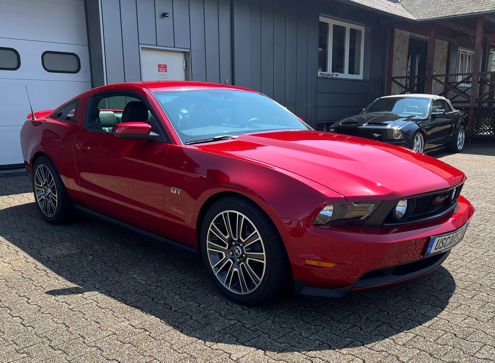 Ford Mustang GT Premium Coupe, Scheckheft, 1. Hand