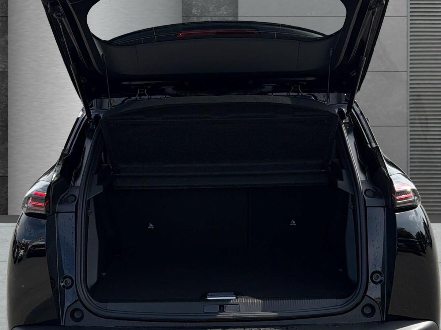 Peugeot 2008 Allure Hybrid 110 e-DSC6 Ganzjahresreifen A