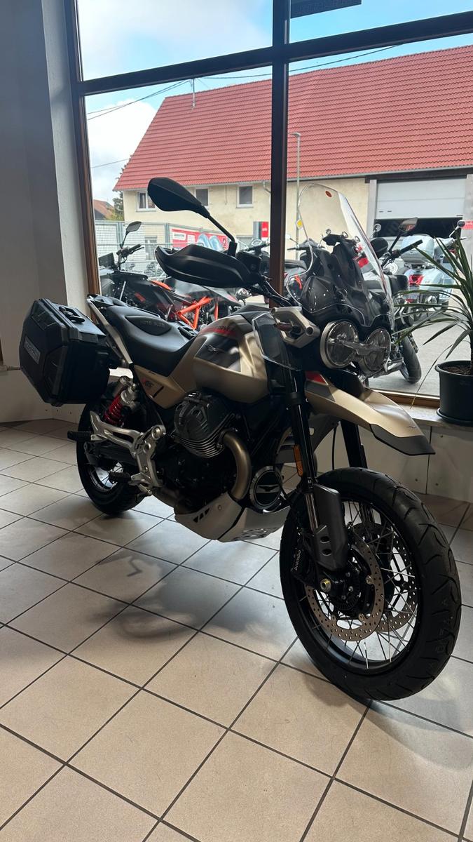 Moto Guzzi V85TT Travel E5+ 2025