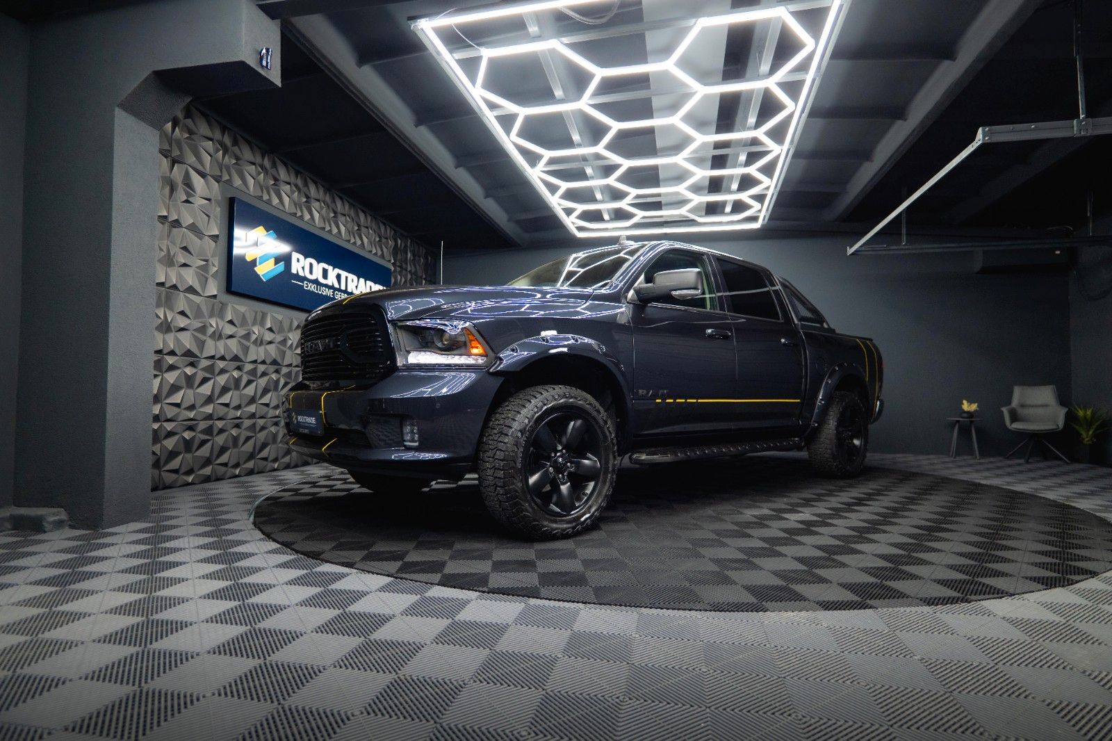 Fahrzeugabbildung Dodge RAM 5.7 V8 HEMI 4x4 OFFROAD Night-Paket *LED*AHK
