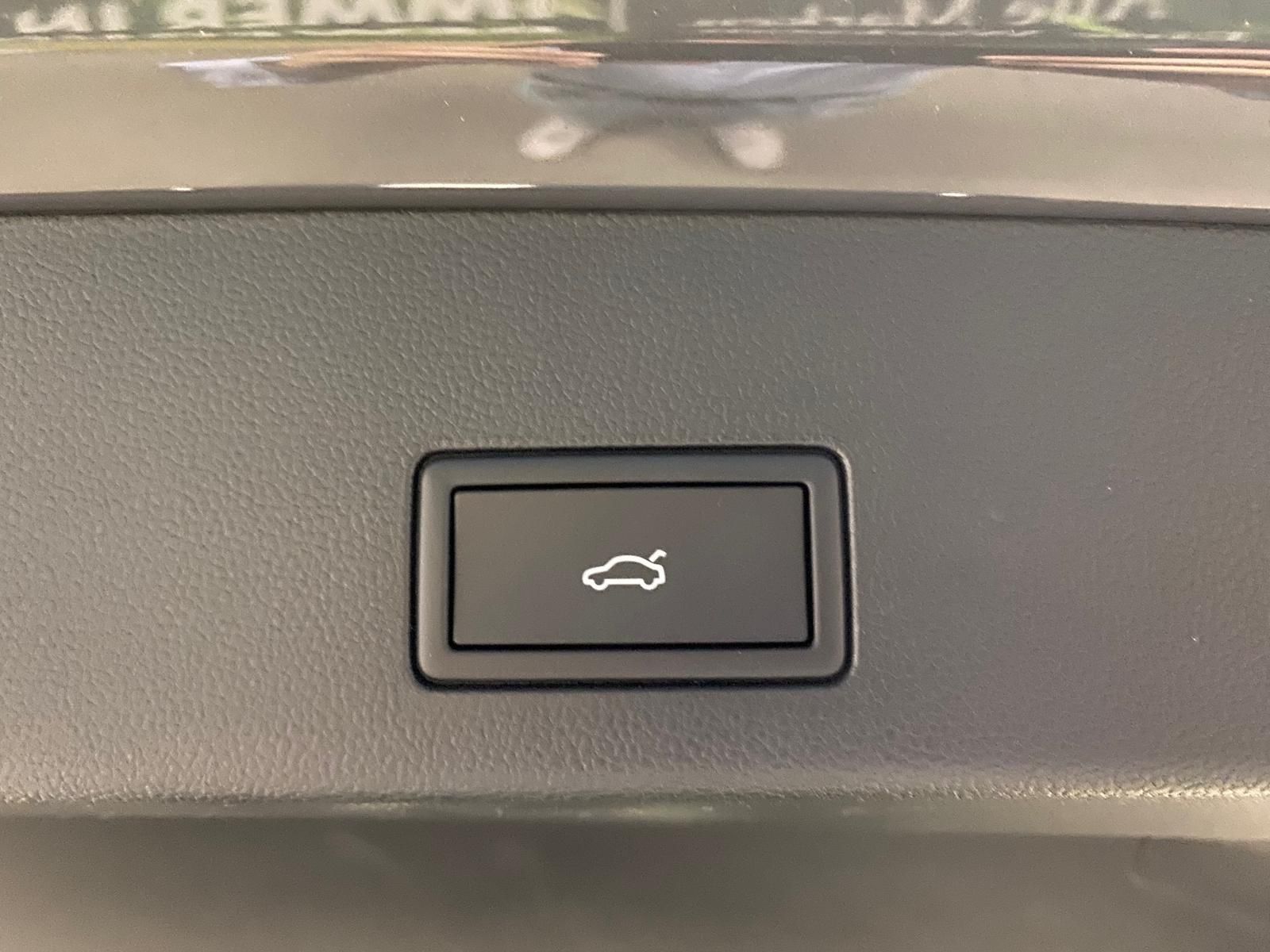 Fahrzeugabbildung Volkswagen Variant 2.0 TDI DSG R-Line BLACKSTY+MATRIX+5JGAR