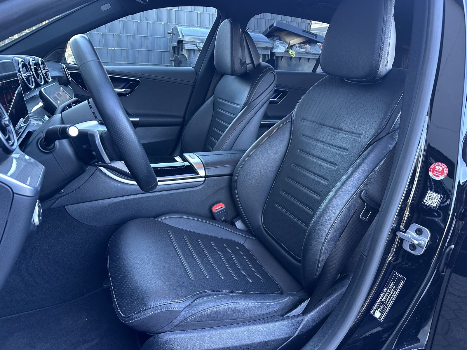 Fahrzeugabbildung Mercedes-Benz C 200d T AMG-Line Adv. NAV+LED+HUD+ACC+SHZ+360°