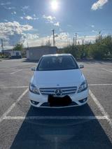 Mercedes-Benz B 180 - - Mercedes-Benz B 180