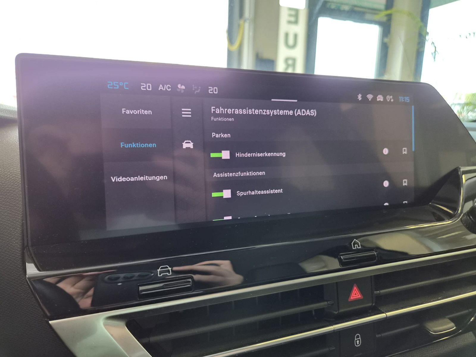 Fahrzeugabbildung Citroën C4 Lim. Plus / LED / NAVI / KAMERA / Sitzhz.