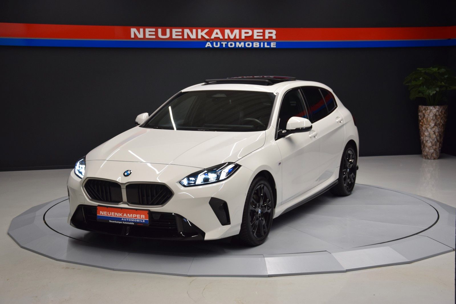 Fahrzeugabbildung BMW 118 d M Sport Pano Ambiente LED Kamera Alcantara