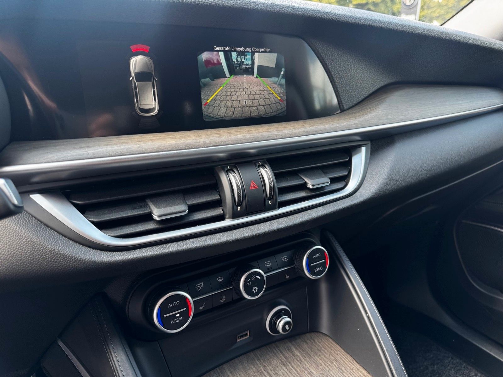 Fahrzeugabbildung Alfa Romeo Stelvio Super 280PS AT Q4 MEMORY NAVI EL. HECKKL
