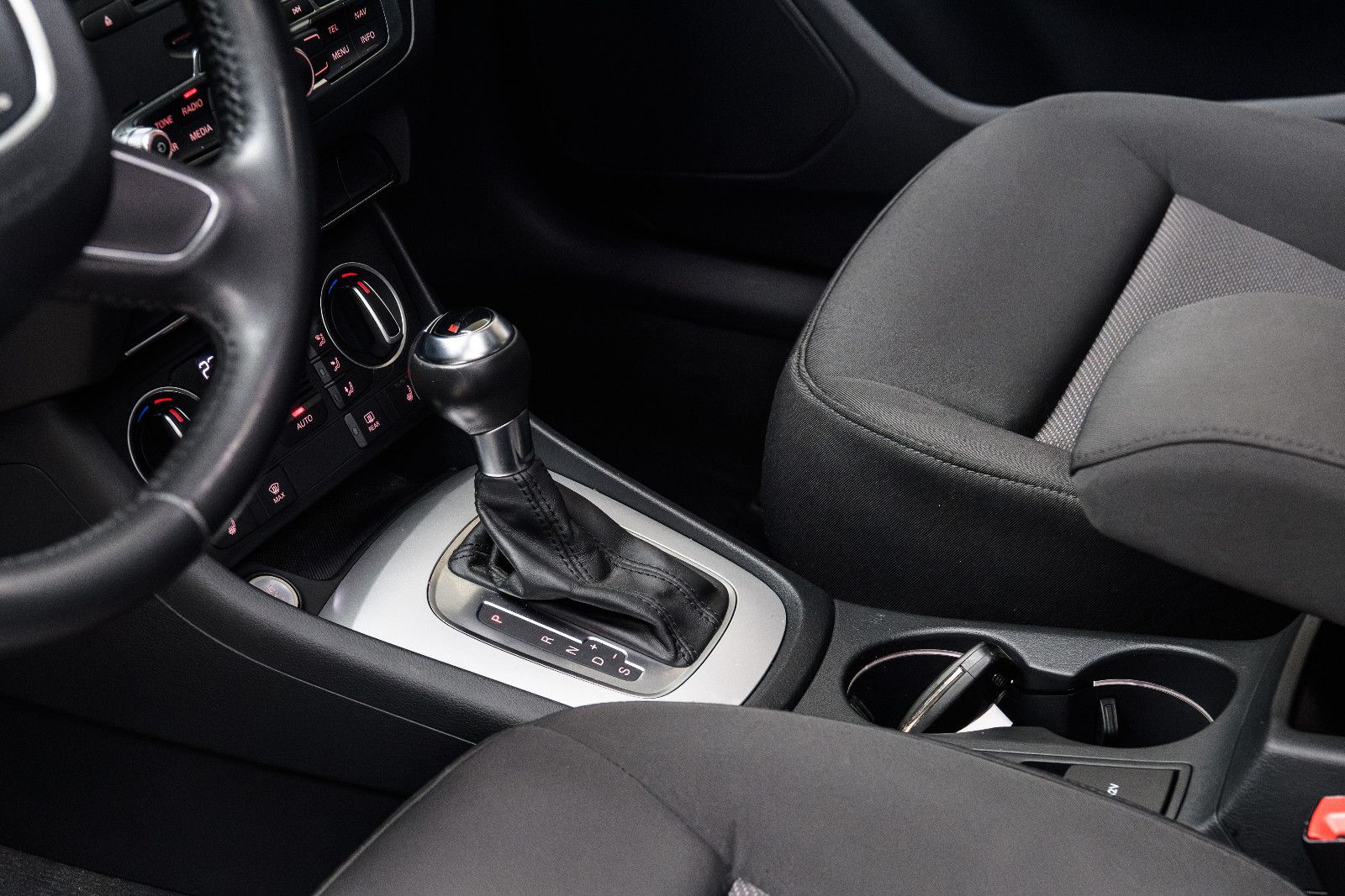 Fahrzeugabbildung Audi Q3 1.4l 110kw S-Line +AHK +Pano +Navi