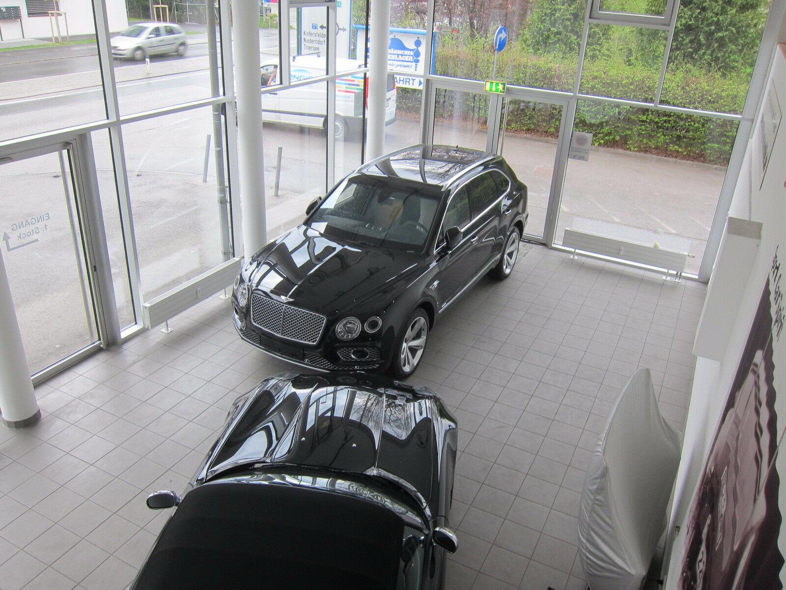 showroom-image-top