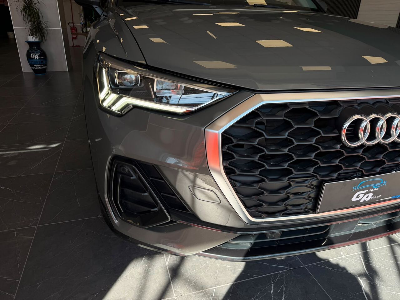 Audi Q3 SPB 35 TDI S tronic Business Plus imagem 2