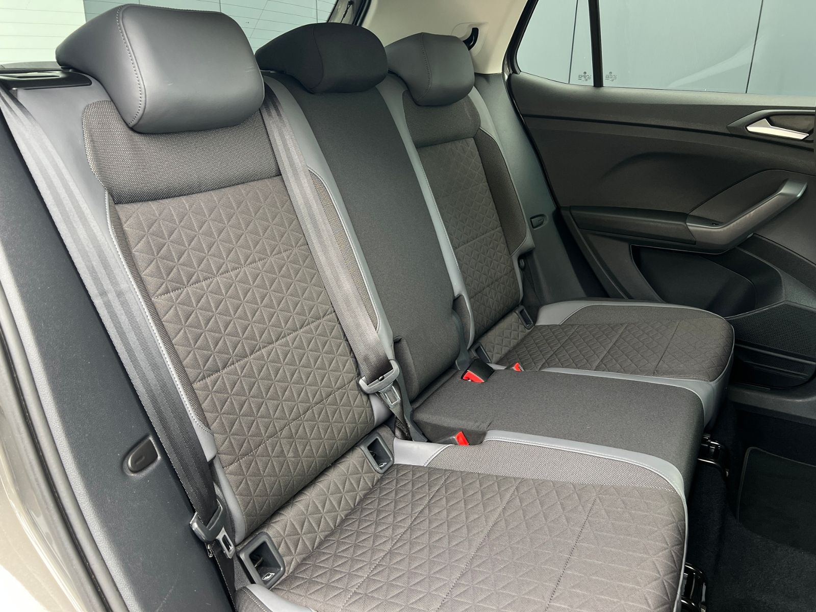 Fahrzeugabbildung Volkswagen T-Cross Style 1.6 TDI DSG *Beats, LED, ACC*