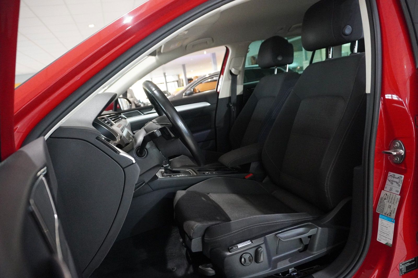 Fahrzeugabbildung Volkswagen Passat Vari. 2.0D COMFORTL. NAVI/LED/SPORT/AHK