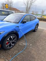 Ford Mustang Mach-E Dual-Emotor Ext Range 276kW A... - blaue Ford Mustang Mach-E