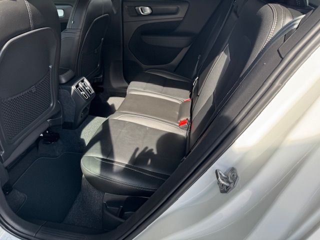Fahrzeugabbildung Volvo XC40 Momentum Pro AWD AHK LED NAVI