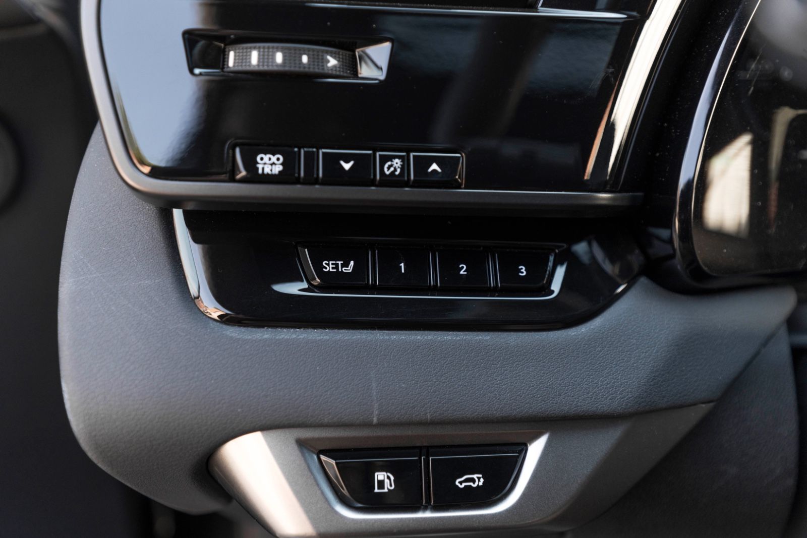 Fahrzeugabbildung Lexus RX 350H AWD 360° ACC TOTW SHZ/K CARPLAY