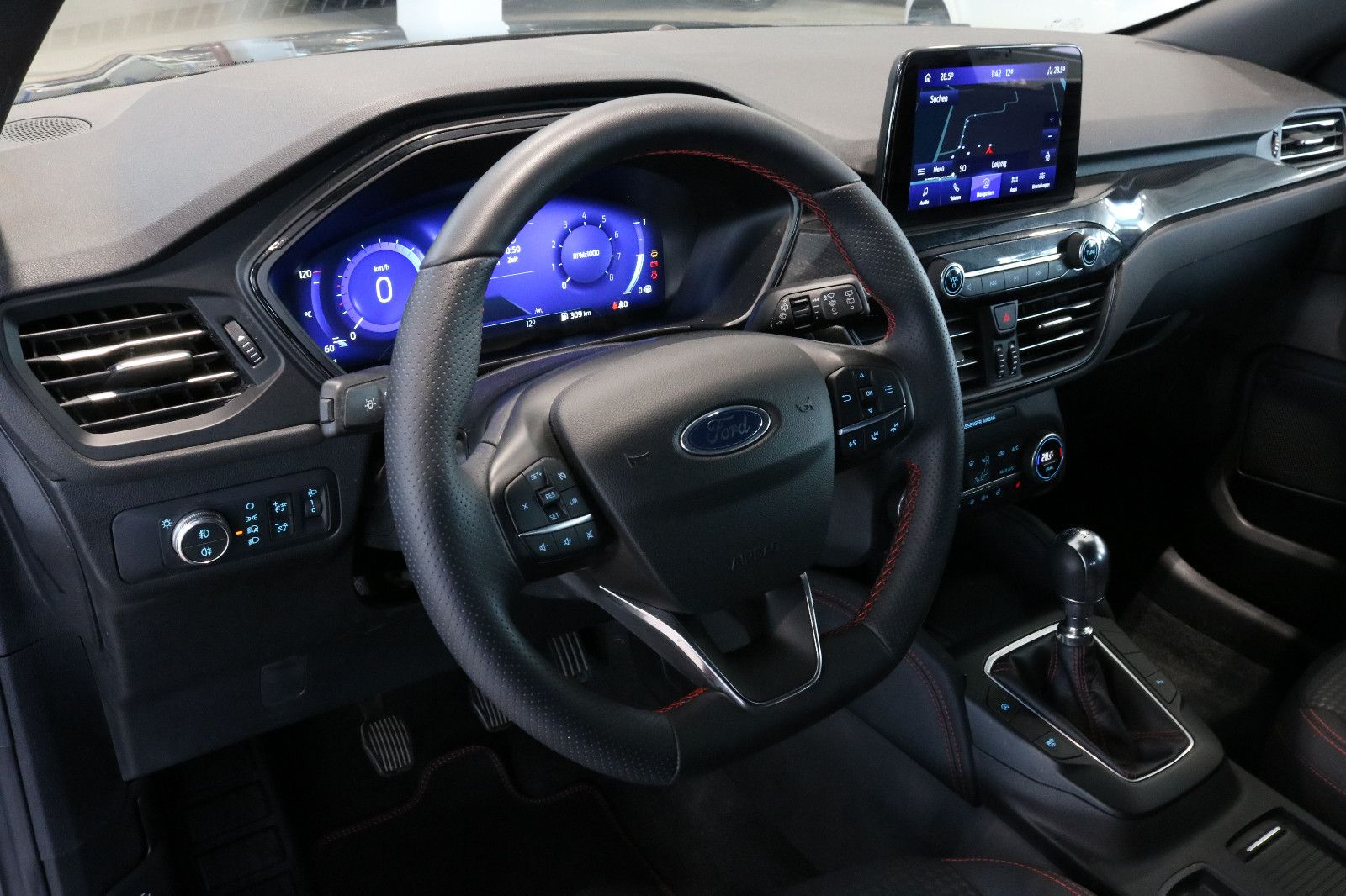 Fahrzeugabbildung Ford Kuga ST-Line 1,5 110 KW 150 PS  Winterpaket 2