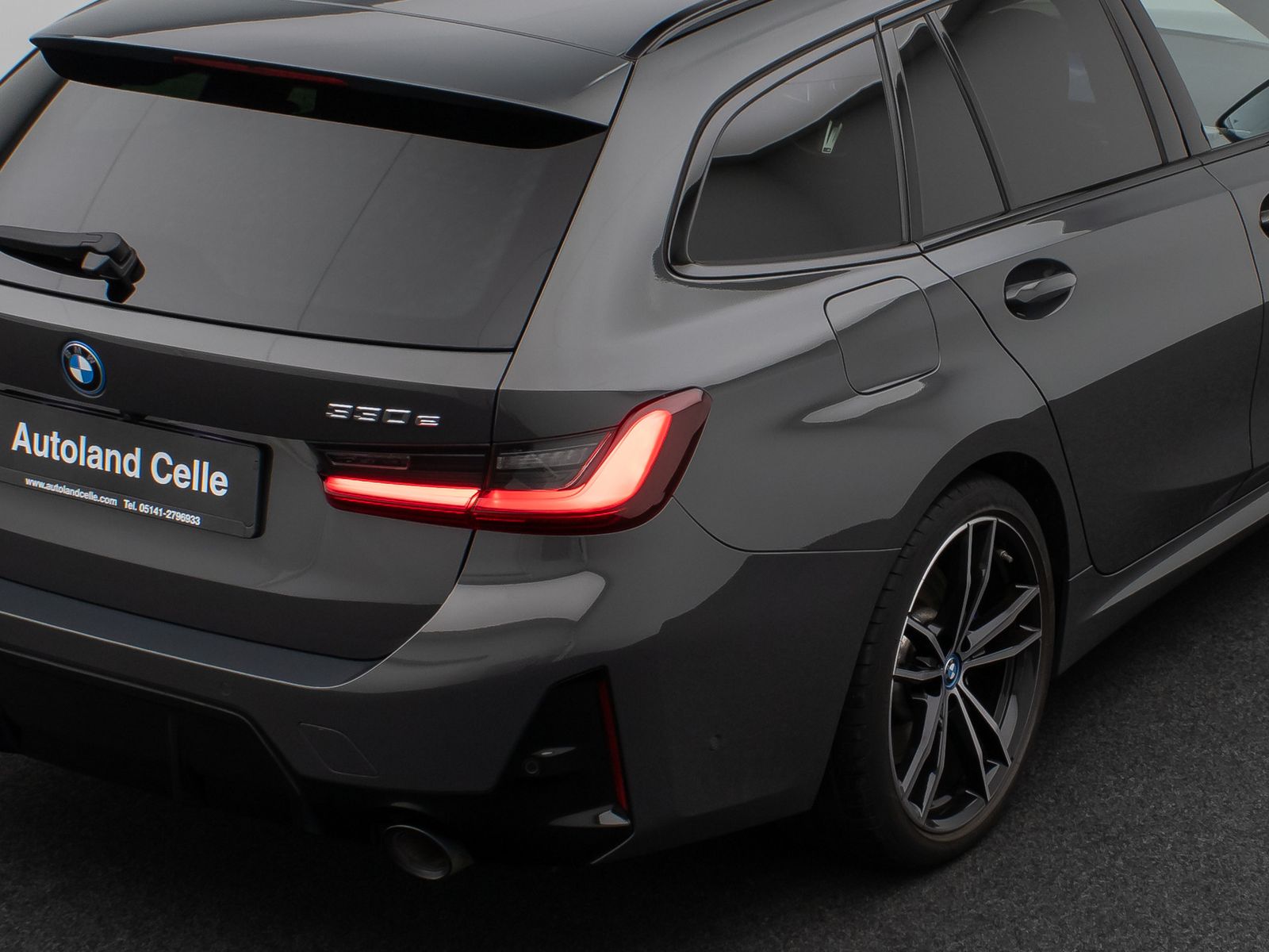 Fahrzeugabbildung BMW 330e xD M Sport Pro Panorama Kamera HUD DAB H/K