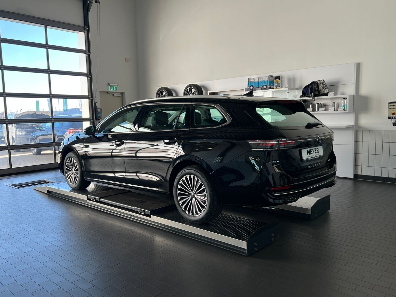 Fahrzeugabbildung Volkswagen Passat Variant Elegance 1.5 eTSI DSG *IQ.Light,
