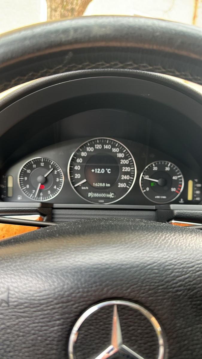 Mercedes-Benz E320 2009 — photo 9