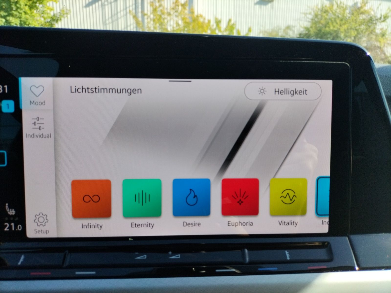 Fahrzeugabbildung Volkswagen Golf VIII Variant Life TDI DSG LED ACC AHK SHZ P