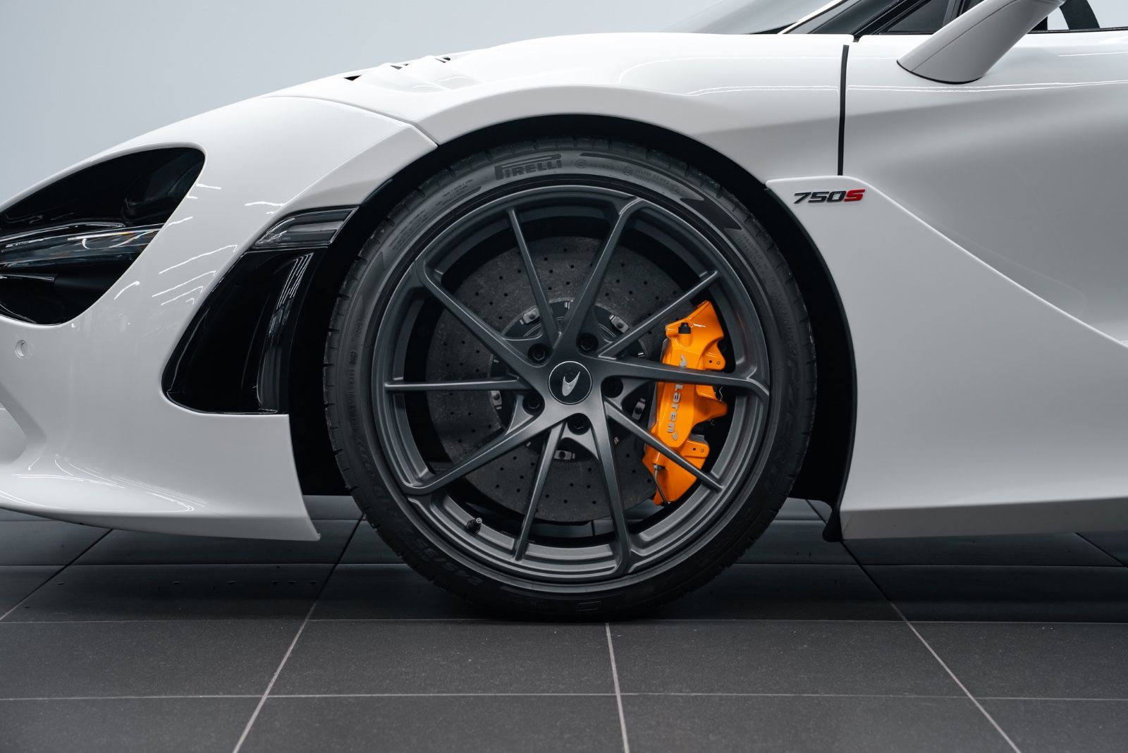 Fahrzeugabbildung McLaren 750S Spider CARBON/PERFORMANCE/360°CAMERA/B&W