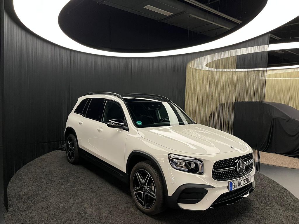 Image of Mercedes-Benz GLB 200