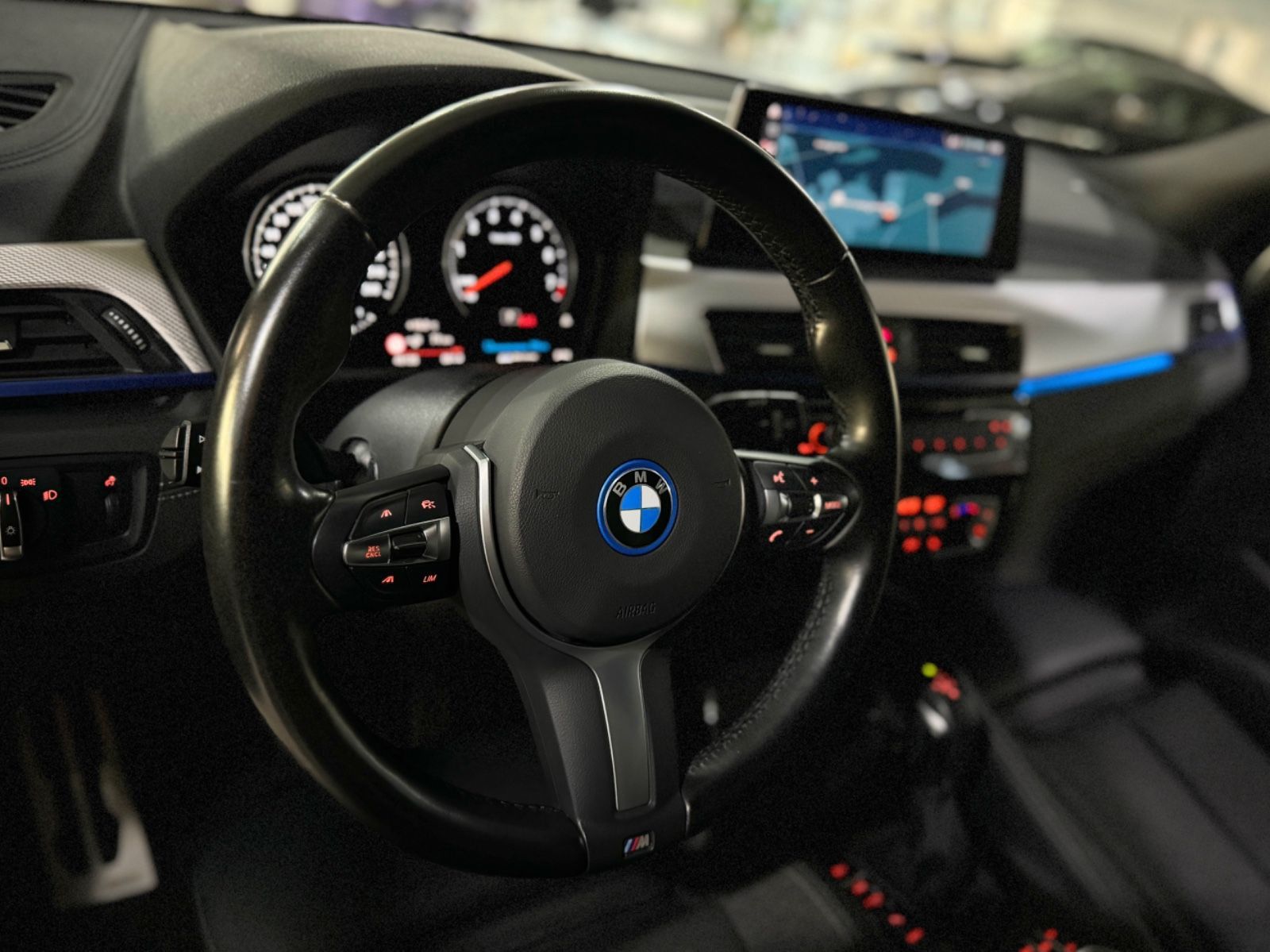 Fahrzeugabbildung BMW X2 xD25e M Sport HUD DAB HiFi LED Alarm 19Zoll