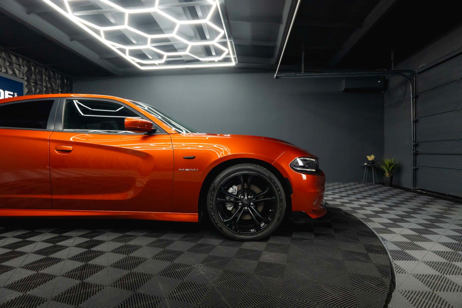 Fahrzeugabbildung Dodge Charger 5.7 V8 HEMI R/T Night-Paket Performance