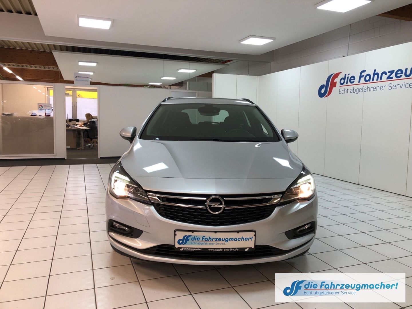 Fahrzeugabbildung Opel Astra K Sports Tourer Edition 1.4 Turbo Navi App