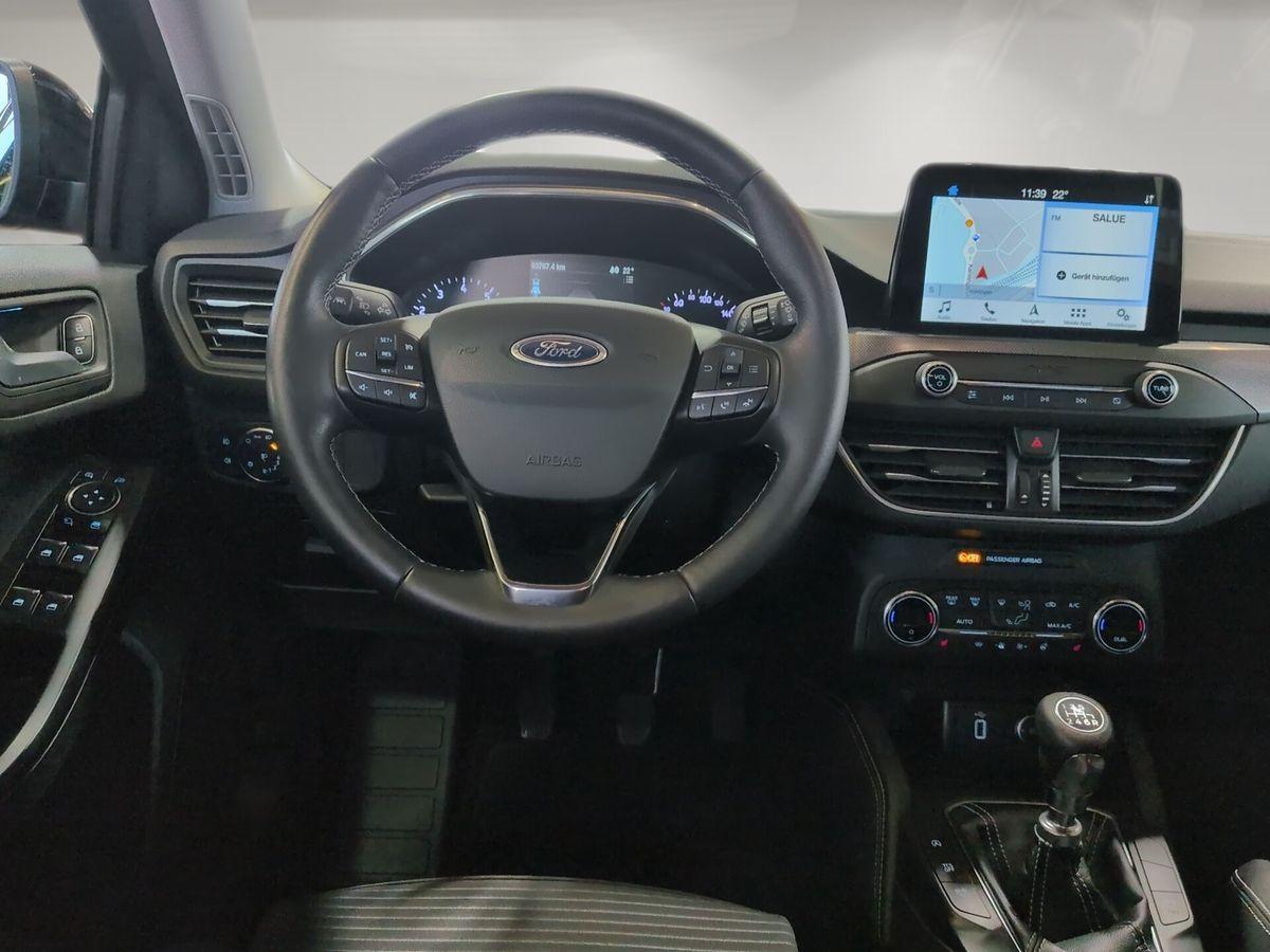 Ford Focus Titanium 1.0L / Komfort-Paket / LED