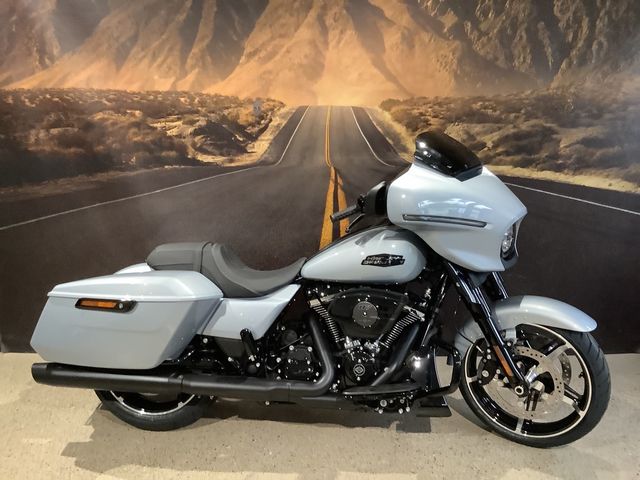 Harley-Davidson FLHX Street Glide mit Tageszulassung