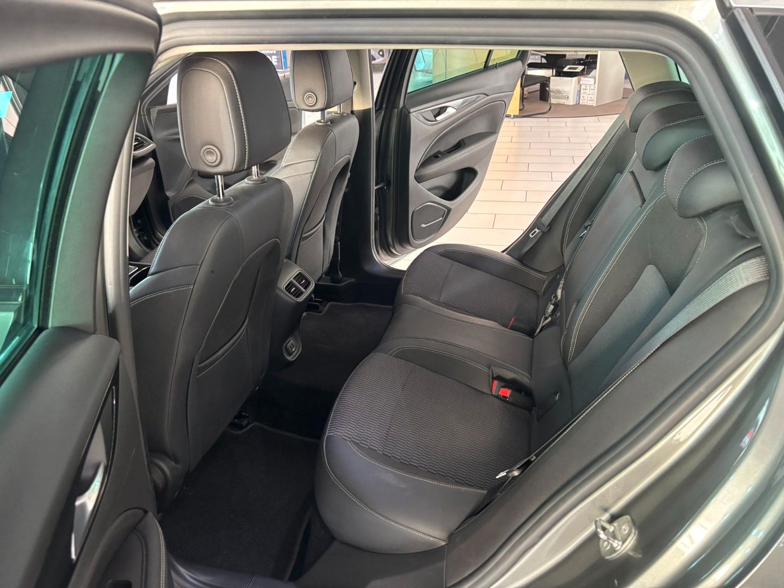 Fahrzeugabbildung Opel Insignia B ST 1.5 INNOVATION NAVI/SHZ/KAMERA/MAT