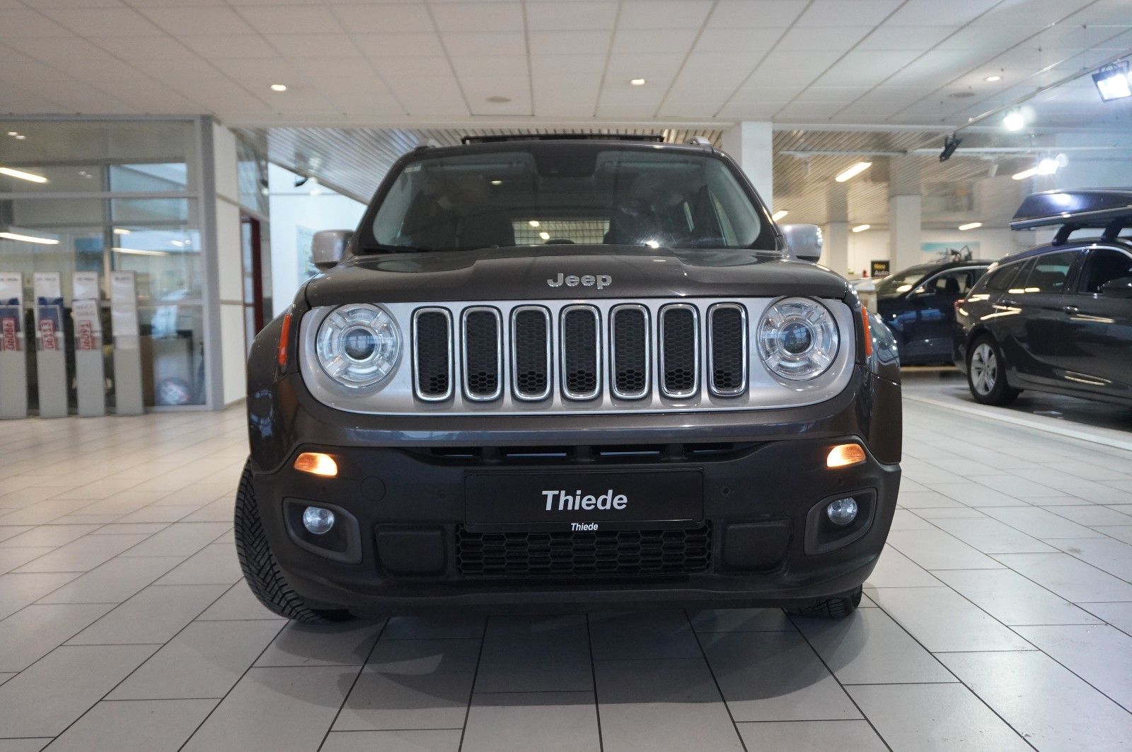 Fahrzeugabbildung Jeep Renegade 1.4 LIMITED 4WD BI-XENON/SHZ/PANO./DAB+