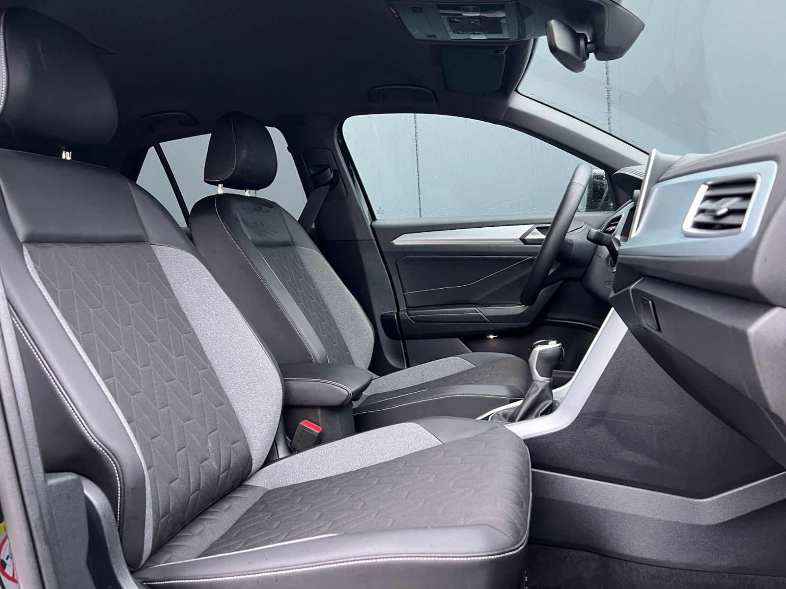 Fahrzeugabbildung Volkswagen T-Roc GOAL 2.0 TDI DSG *AHK, LED, PlusPaket, 18"