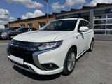 Mitsubishi Plug-in Hybrid Outlander 2.4 4WD Basis mit Spiri - Mitsubishi Plug-in Hybrid Outlander aus 2020