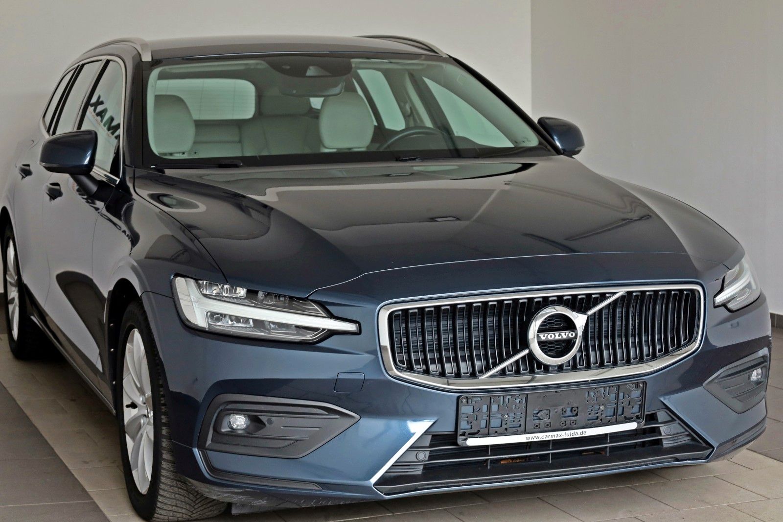 Fahrzeugabbildung Volvo V60 Kombi Momentum Pro Leder,Navi,LED,SH,Apple C