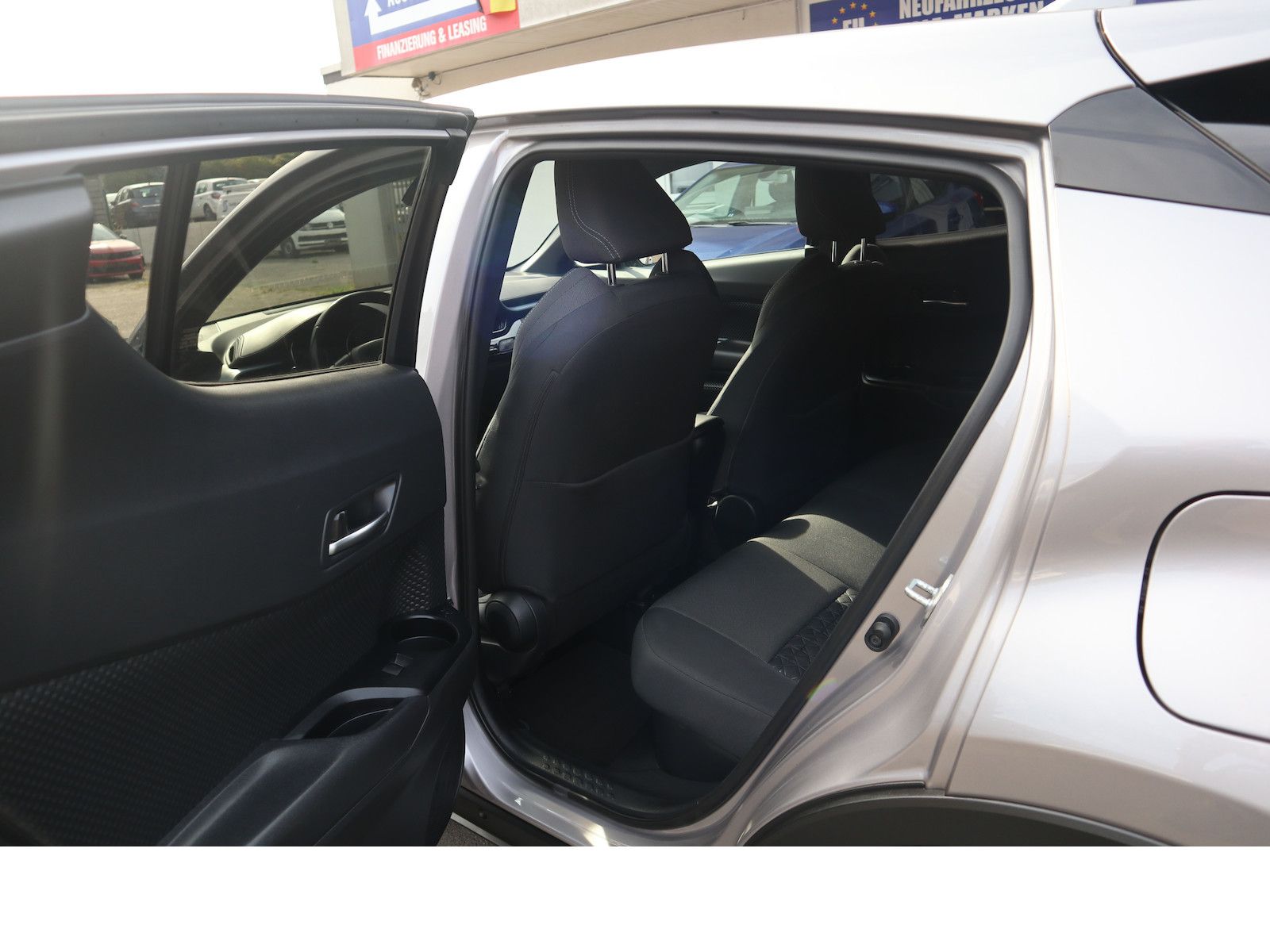 Fahrzeugabbildung Toyota C-HR Hybrid Team D Totwink/SHZ/Scheckheftgepfleg