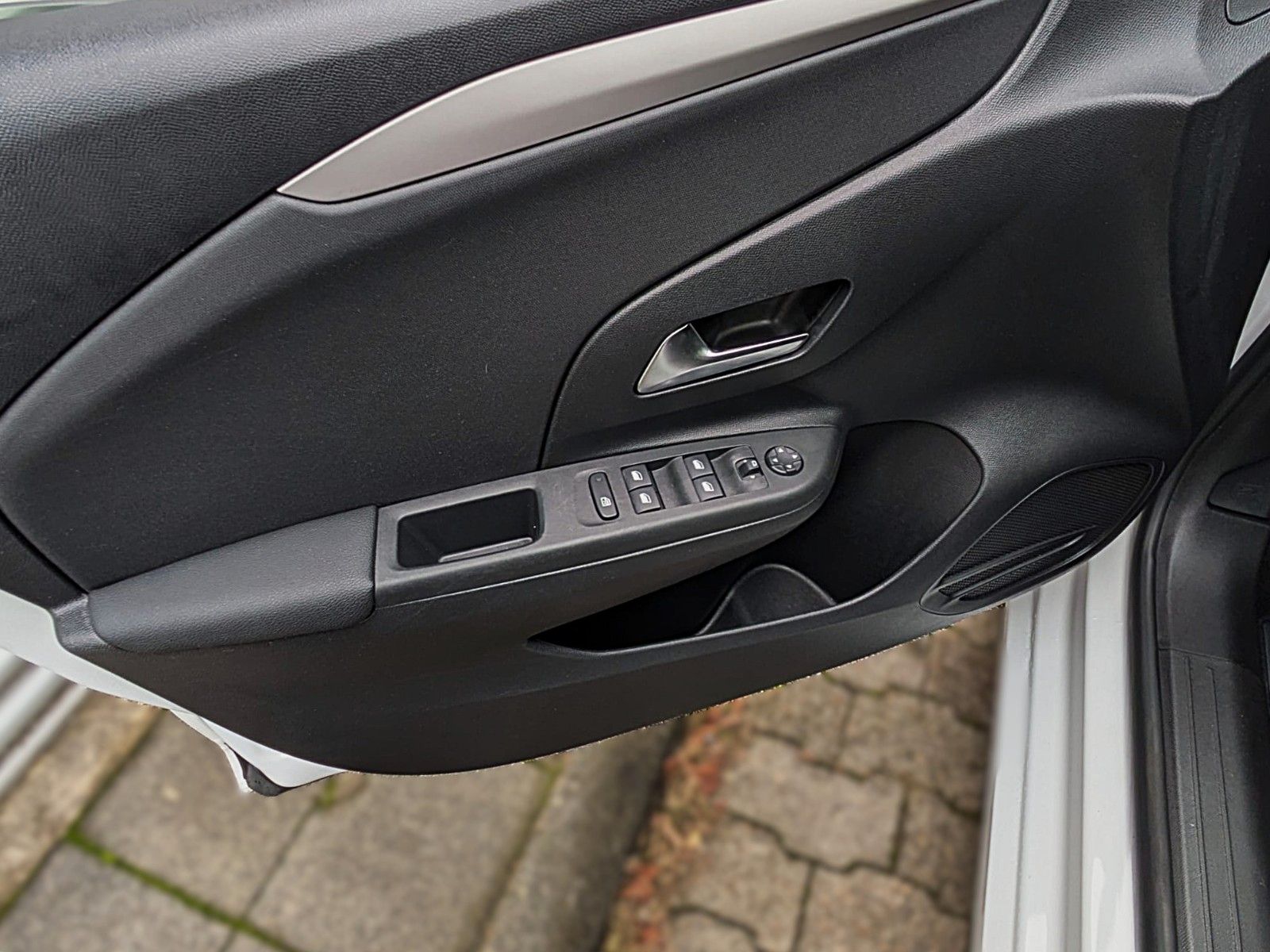 Fahrzeugabbildung Opel Corsa F 1.5D ACC NAVI SITZ+LENKR.HZG LED CARPLAY