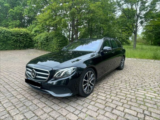MERCEDES-BENZ Mercedes E Klasse 220d NightPaket