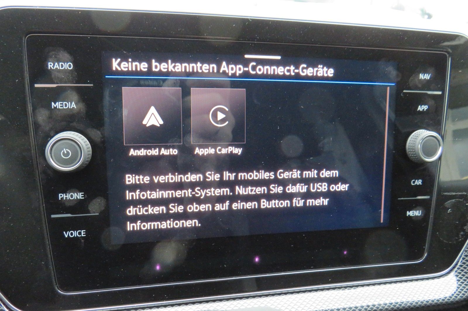 Fahrzeugabbildung Volkswagen T-CROSS DSG GOAL AHK PDC NAVI ASSISTENT-PA. 1.HD